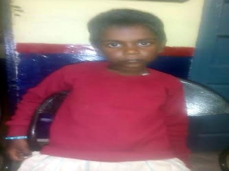 girl left on station during jurney.